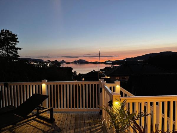 A la foto es mostra l'objecte Casa Oyen situat a la ciutat de Ålesund.