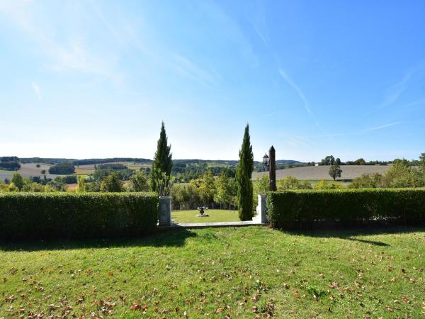 A la foto es mostra l'objecte Holiday Home in Lusignac with Private Pool situat a la ciutat de Lusignac.