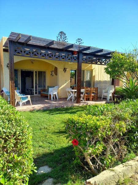 Zdjęcie 1: Chalet with garden -sea view cleopatra village - kilo 86 - north coast