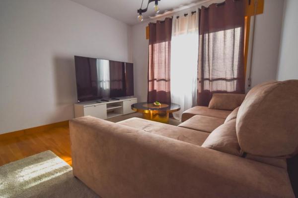 På billedet ses objektet Cc Rooms Porto Quarto beliggende i byen Pedrouços.
