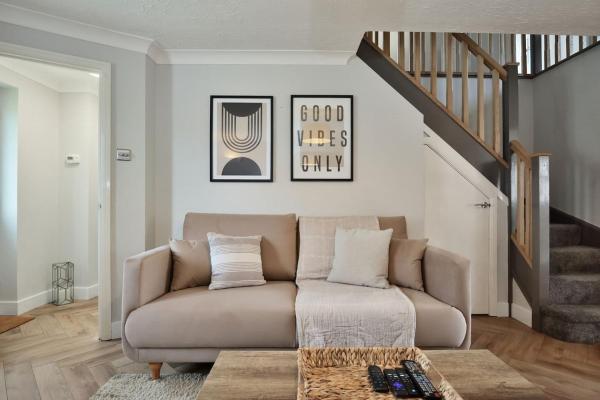 A la foto es mostra l'objecte 15mins walk to City Garden & Patio Park 3 Cars situat a la ciutat de Hereford.