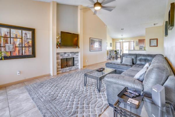 En la foto se muestra el objeto Less Than 1 Mi to Camelback Ranch Phoenix Home with Pool ubicado en la ciudad de Phoenix.
