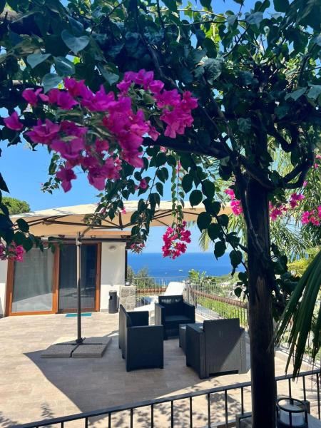 写真にはイスキア市にあるVilla Panorama Isola di Ischiaが写っています。