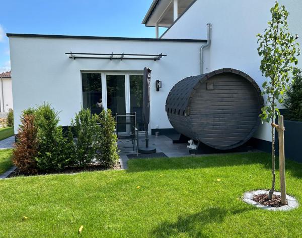 На фото показан объект Ferienwohnung - Haus mit Faßsauna - Nähe Fulda, расположенный в городе Großenlüder.