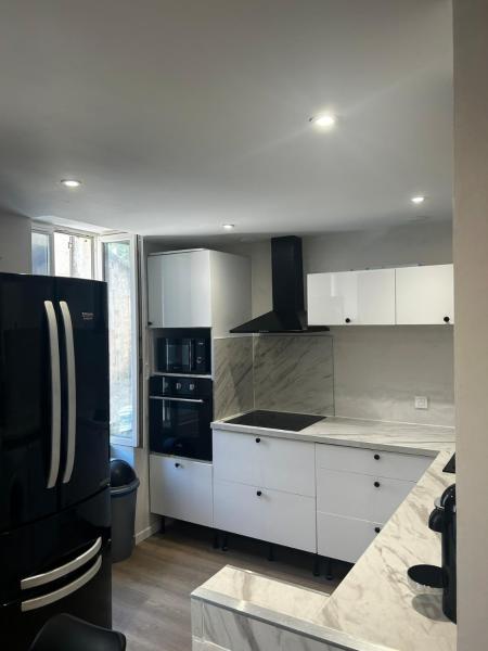 A la foto es mostra l'objecte New 5 bedroom apartment on Collobrieres situat a la ciutat de Collobrières.