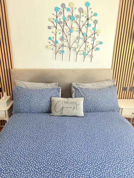 Auf dem Foto ist das Objekt EasyStay - Bright & Spacious house, recently renovated, Free Parking near Luton Airport in der Stadt Luton zu sehen.