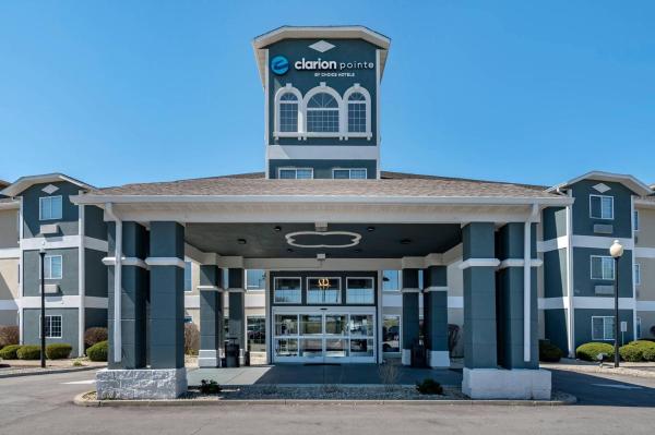 A la foto es mostra l'objecte Clarion Pointe Indianapolis Airport situat a la ciutat de Plainfield.