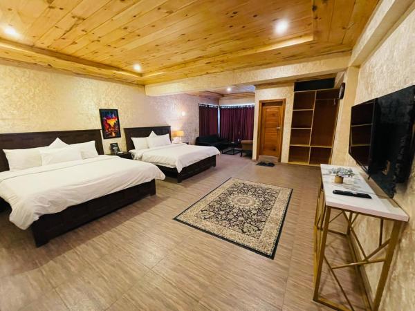 写真にはナラン市にあるNaran, Rockwood Hotel,が写っています。