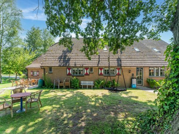 Attractive Farmhouse In Giethoorn With Garden - Giethoorn