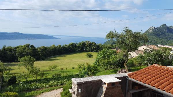 En la foto se muestra el objeto Apartment Maerne ubicado en la ciudad de Liano.