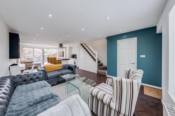 Auf dem Foto ist das Objekt Stylish 2-Bedroom Home with Garden in Leafy Ickenham in der Stadt Denham zu sehen.
