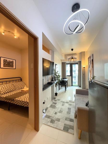 Shore 1BR near MOA SMX IKEA, near NAIA, with Balcony, Manila