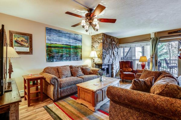 A la foto es mostra l'objecte 1 Mi to Marina: Frisco Condo w/ Mtn-View Balcony! situat a la ciutat de Frisco.