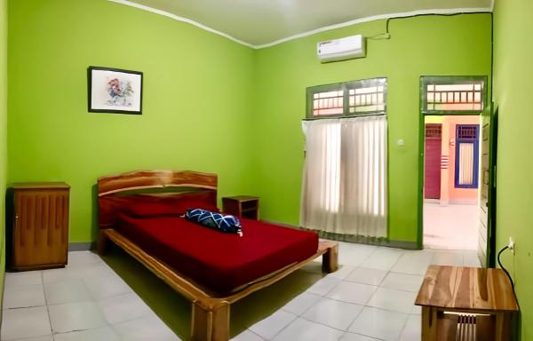 A la foto es mostra l'objecte Rainbow Lodge - Kost Pelangi situat a la ciutat de Bangsal.