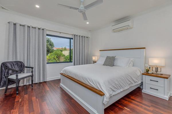 Nella foto è visibile l'oggetto City Views King Beds Sleeps 6 Quiet Street situato nella città di Perth.
