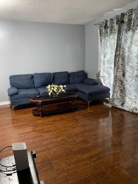 På billedet ses objektet 2-3 Bedroom Friends or Family Dwelling beliggende i byen Brampton.