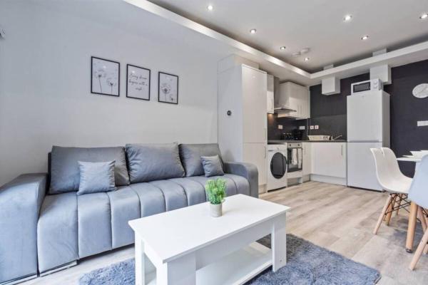 A la foto es mostra l'objecte 6 Bedrooms 4 Bathrooms House in Great Location situat a la ciutat de Drayton.