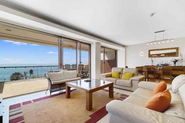Na fotografii je vidět objekt Som do Mar Luxury Ocean Front Villa nacházející se ve městě Luz.