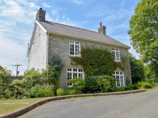 På bildet vises objektet Lordship Farmhouse som ligger i byen Treffgarne.