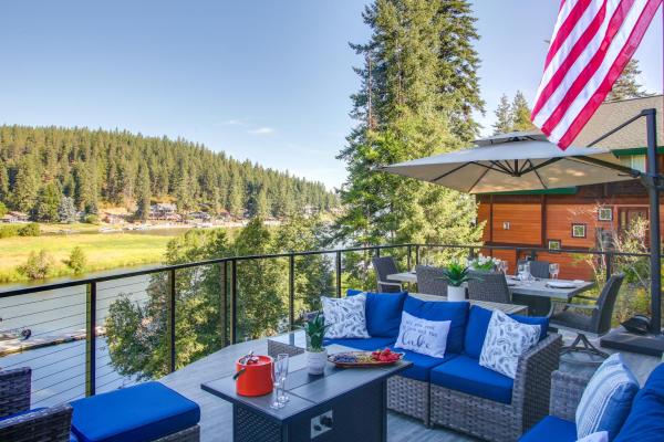 På bilden syns objektet Shared Boat Dock Lakefront Coeur dAlene Home som ligger i staden Mica.