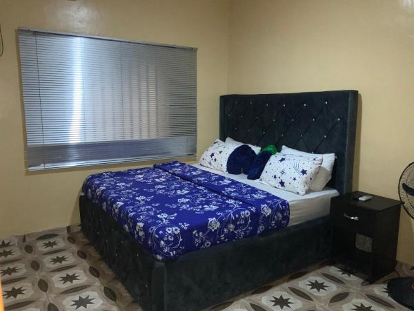 A la foto es mostra l'objecte Charlies 2 Bedroom Apartment Ikeja situat a la ciutat de Ikeja.