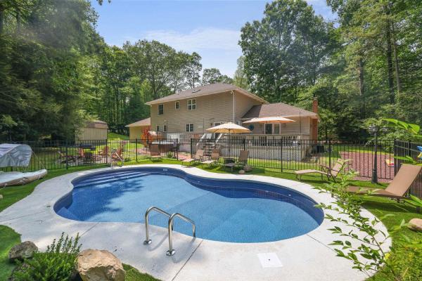 Heated Private Pool Hot Tub Game Room Sauna - Pennsylvania