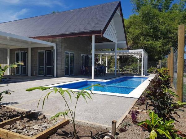 Self Contained Luxury With Pool