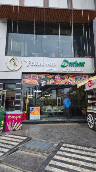 På bildet vises objektet Vrindavan Darbar som ligger i byen Vrindavan.