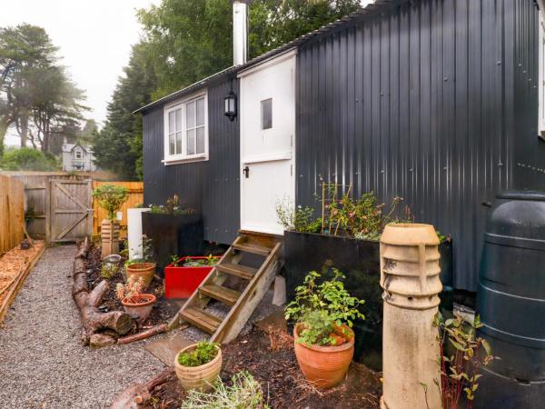 A la foto es mostra l'objecte Kings Cwtch Shepherd's Hut situat a la ciutat de Pentyrch.
