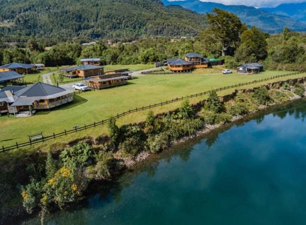 A la foto es mostra l'objecte Patagonia Puelo Lodge situat a la ciutat de Cochamó.