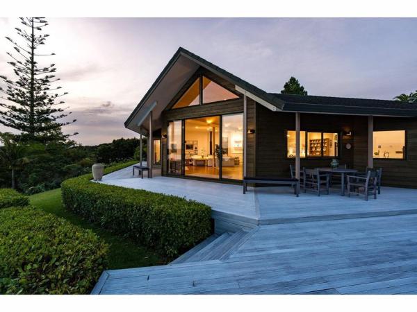 Op de foto is het object Private Beachfront Haven with Starlink & Panoramic Views te zien, gelegen in de stad Purerua.