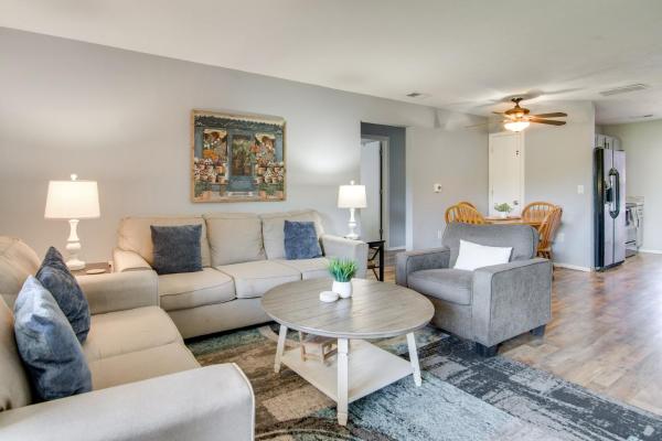 A la foto es mostra l'objecte Walk-In Unit, No Stairs, Pool! Family Fun Awaits situat a la ciutat de Branson.