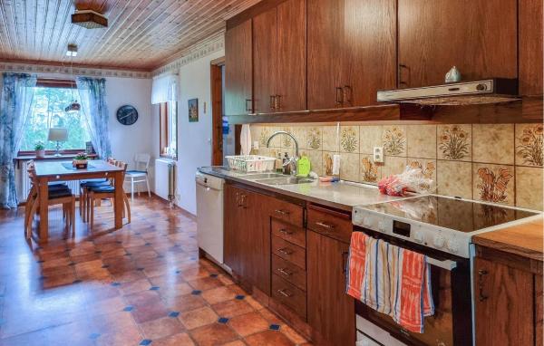 På billedet ses objektet Cozy Home In Hestra With Wifi beliggende i byen Hestra.