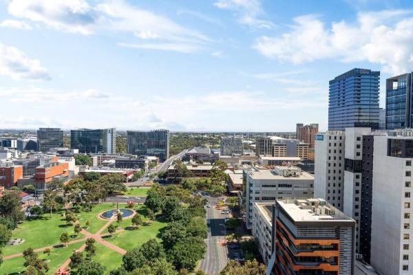 Ultima Escapes - Adelaide Cbd 2br Penthouse Apartment With Free Parking & Skyline Views - Marion
