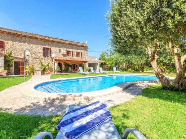 Na zdjęciu widoczny jest obiekt Villa in Búger with private courtyard położony w mieście Búger.