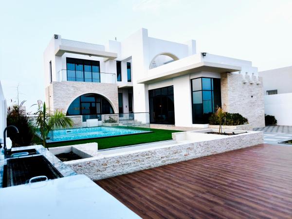 写真にはバルカ市にあるComing home chaletが写っています。