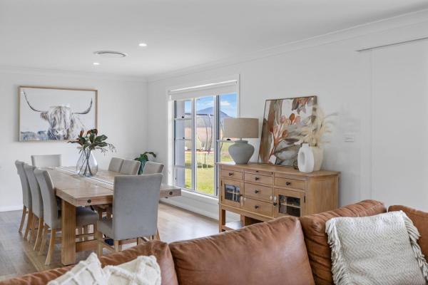 Na zdjęciu widoczny jest obiekt Large Modern home in Mudgee położony w mieście Mudgee.