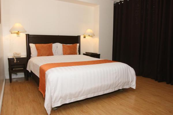 Στη φωτογραφία φαίνεται το αντικείμενο Harbor Town Hotel που βρίσκεται στην πόλη San Enrique.