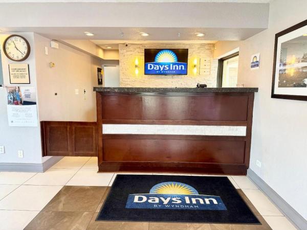 Na zdjęciu widoczny jest obiekt Days Inn by Wyndham St. Charles IL położony w mieście Geneva.
