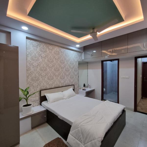 A la foto es mostra l'objecte Satyabhama Homestay - Orchid - One BHK luxury Apartment situat a la ciutat de Indore.