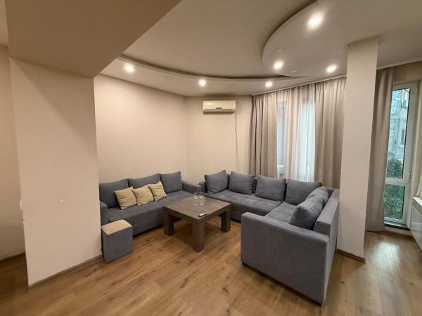 Family Comfort Apartment On Mashtots 3 - 아르메니아