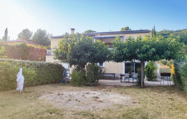 A la foto es mostra l'objecte Appt Avec Jardin Prive situat a la ciutat de Péret.