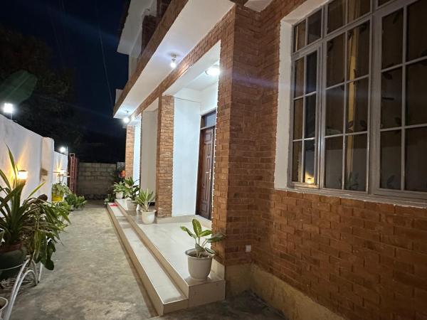 På billedet ses objektet Oker Tree Hotels & Lodges beliggende i byen Arusha.