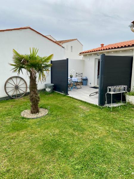 A la foto es mostra l'objecte Maisonnette cosy au calme terrasse local vélo situat a la ciutat de Vergeroux.