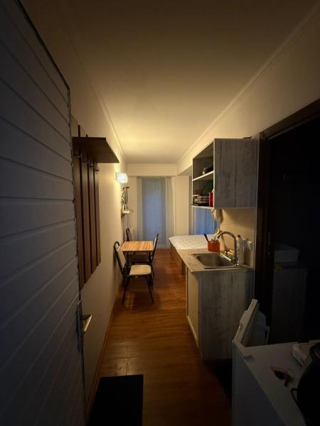 Op de foto is het object Apartment MGZAVREBI te zien, gelegen in de stad Bakoerjani.