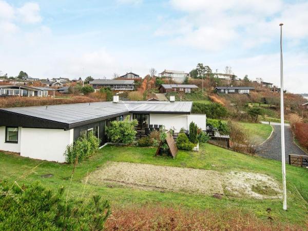 A la foto es mostra l'objecte Family-Friendly House by the Beach situat a la ciutat de Ebeltoft.