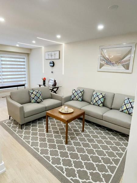 På billedet ses objektet 3 Bedroom Home Peaceful & Trendy beliggende i byen Brampton.