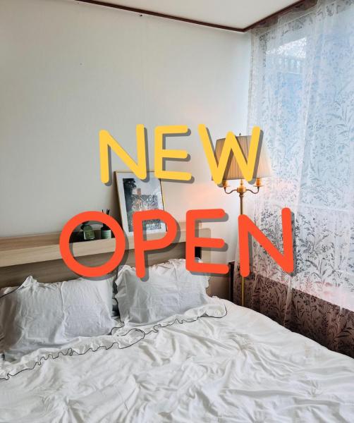 Nella foto è visibile l'oggetto i강남 신사 역에서 3분 가로수길 조용한 안심귀가 #Gangnam Sinsa #Garosugil Front #Premium Stay #City View situato nella città di Seul.