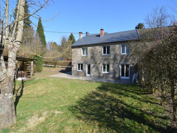 A la foto es mostra l'objecte Holiday Home in Ardennes near Chimay Abbey situat a la ciutat de Meurimont.