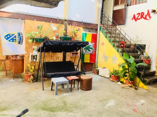 A la foto es mostra l'objecte Apartment Azra situat a la ciutat de Mostar.